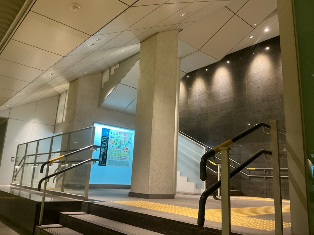 施工事例を更新しました 「札幌駅前通地下歩行空間照明設備改修工事（その2）」